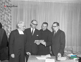 001 - Groupe d'hommes