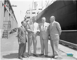 001 - Quatre hommes