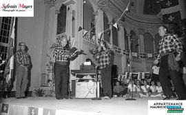 Hommes jouant de la musique