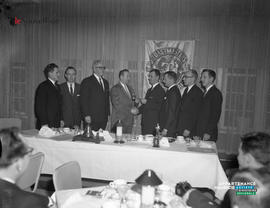 001 - Groupe d'hommes