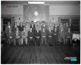 001 - Groupe d'hommes
