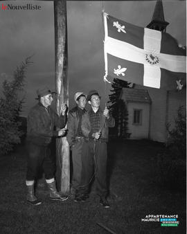 012 - Hissage du drapeau