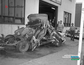 002 - Voiture accidentée