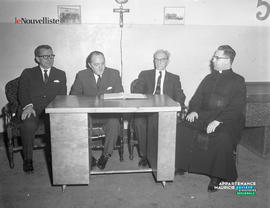 001 - Quatre hommes