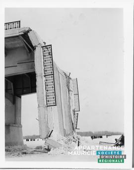 Pont Duplessis effondré