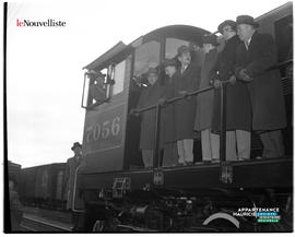 001 - Hommes sur une locomotive