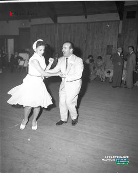 002 - Couple dansant