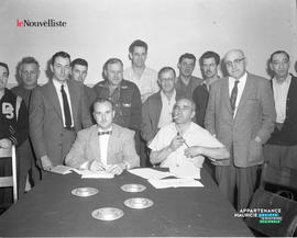 001 - Groupe d'hommes