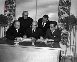 001 - Groupe d'hommes