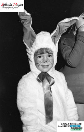 Enfant en costume