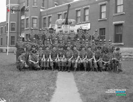 004 - Groupe de militaires