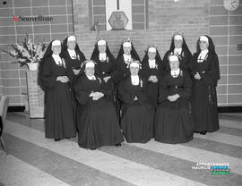 001 - Groupe de religieuses