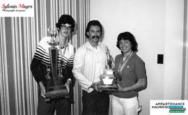 Personnes avec des trophées