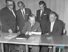 001 - Groupe d'hommes