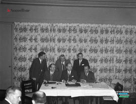 002 - Groupe d'hommes