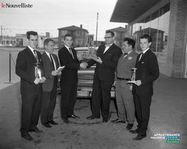 001 - Groupe d'hommes