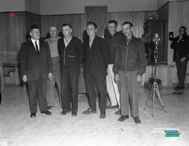 001 - Groupe d'hommes