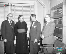 001 - Groupe d'hommes
