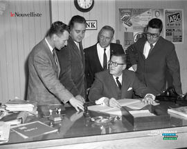 001 - Groupe d'hommes