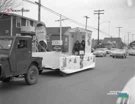 008 - Parade