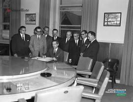001 - Groupe d'hommes