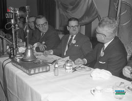 002 - Groupe d'hommes