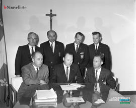 001 - Groupe d'hommes
