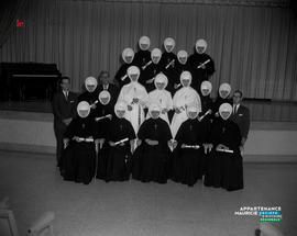 001 - Groupe de religieuses