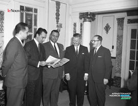 001 - Groupe d'hommes