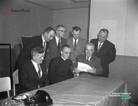 001 - Groupe d'hommes