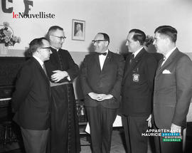 001 - Groupe d'hommes