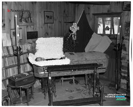002 - Homme dans un cercueil
