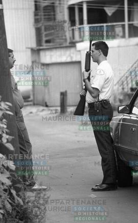 Homme avec fusil