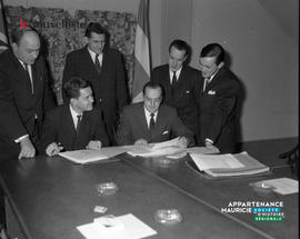001 - Groupe d'hommes