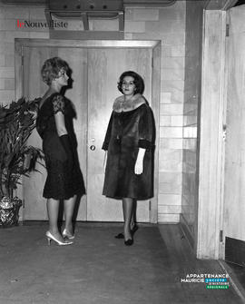 004 - Deux femmes