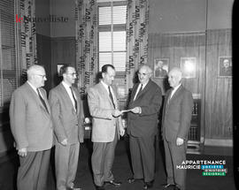 001 - Cinq hommes