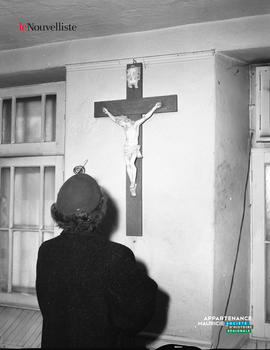 001 - Crucifix
