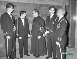 002 - Groupe d'hommes