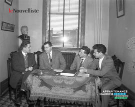 001 - Quatre hommes
