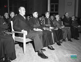 001 - Groupe d'hommes