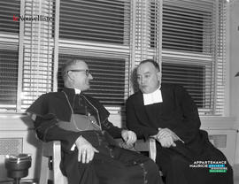 001 - Deux religieux