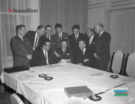 001 - Groupe d'hommes