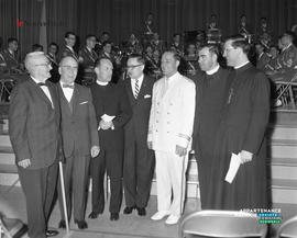 010 - Groupe d'hommes