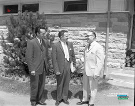 001 - Trio d'hommes