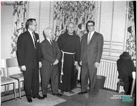 001 - Quatre hommes
