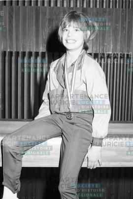 Fille avec une médaille