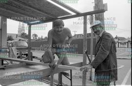 Hommes travaillant