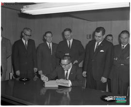 001 - Groupe d'hommes