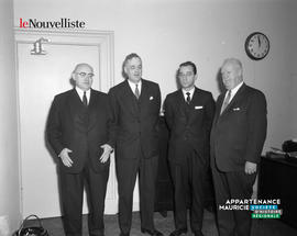 001 - Quatre hommes