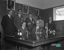 004 - Groupe d'hommes